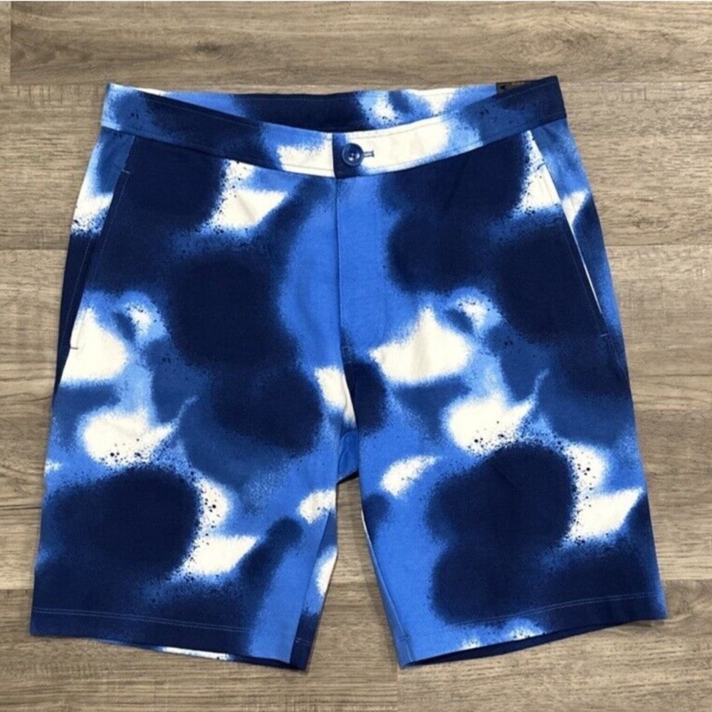 NWT Good Man Brand Mens Blue White Abstract Spray Paint Print Shorts Size M